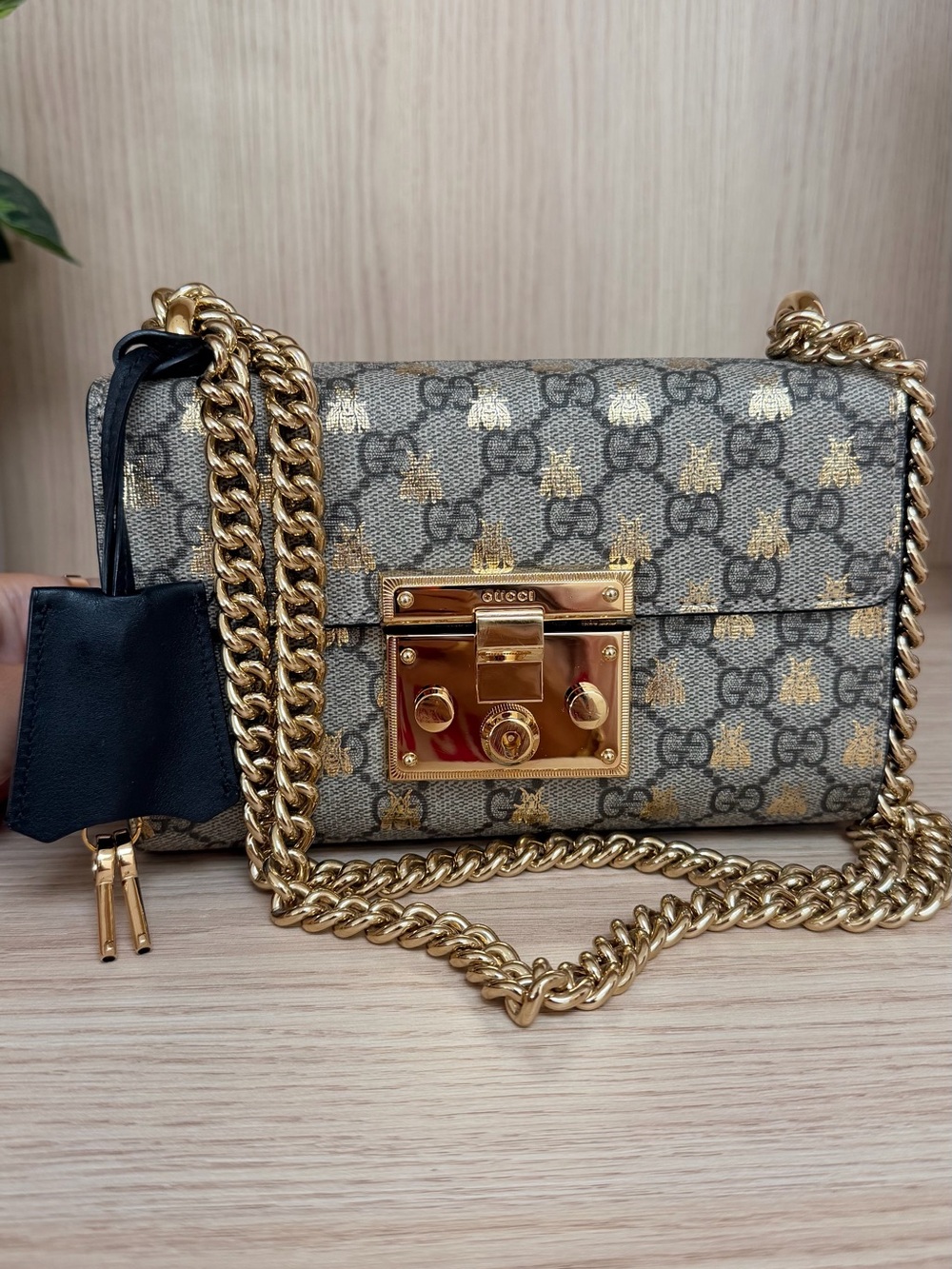 Gucci Beige GG Supreme Canvas Bee Shoulder Bag with Gold Hardware